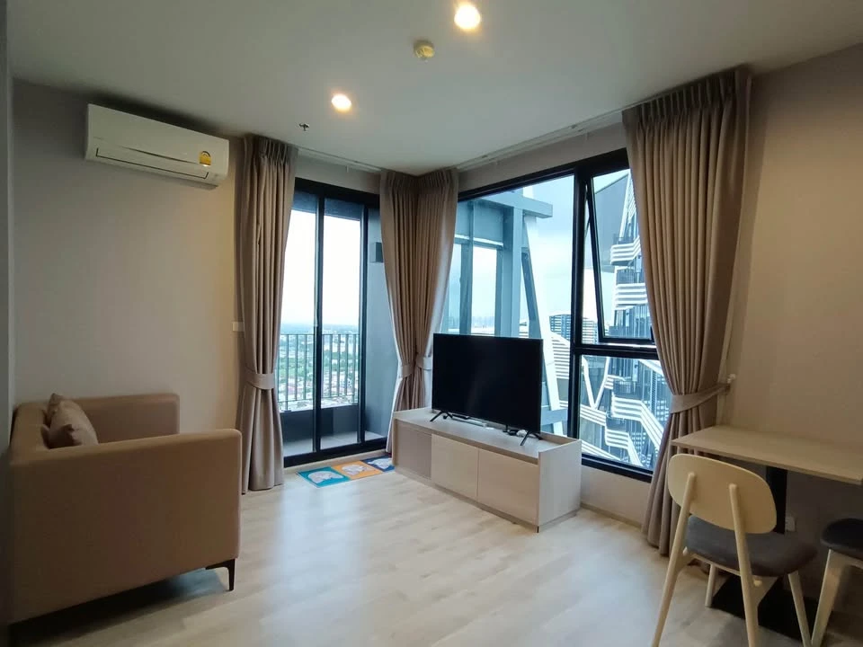For rent: Condo Ideo East Point, spacious room, comfortable, city view, airy, good like this, hurry and book now!!