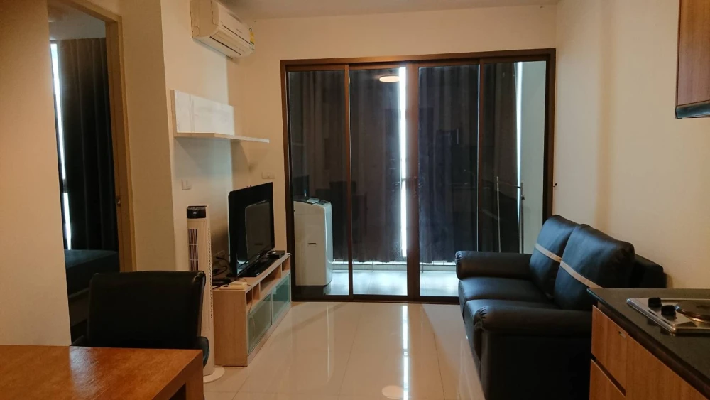 Condo for rent Ideo Sathorn-Taksin, comfortable bed. The room is divided into proportions. Ready to move in. Reserve now.