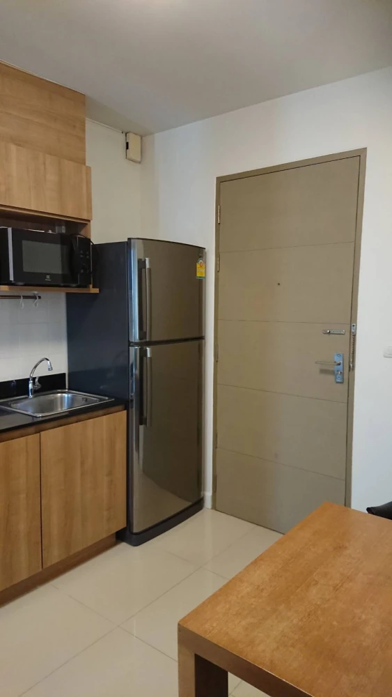 Condo for rent Ideo Sathorn-Taksin, comfortable bed. The room is divided into proportions. Ready to move in. Reserve now.