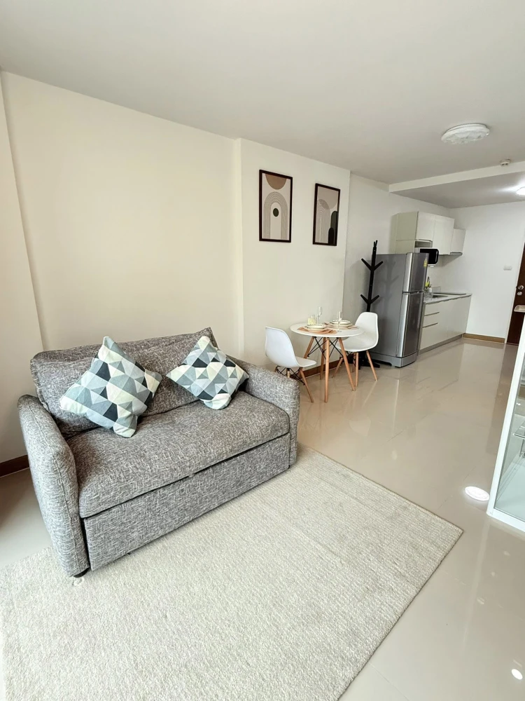 Condo for rent at Ivy Ratchada, a large, comfortable room with plenty of living space. Fully furnished, all in one place. Hurry and reserve now, don't