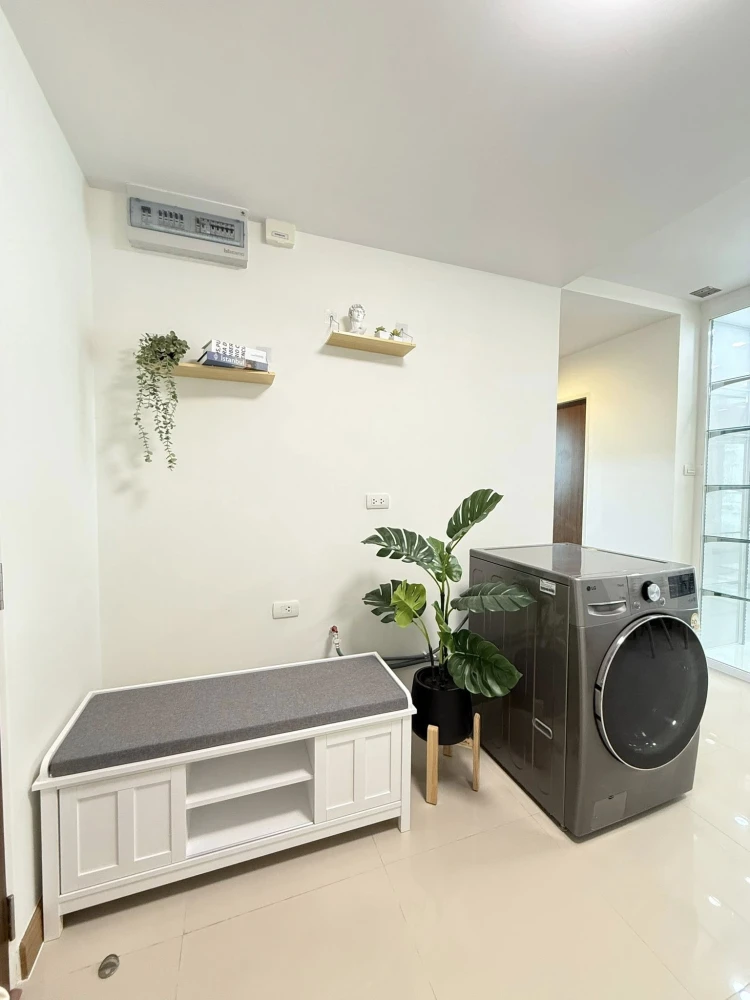 Condo for rent at Ivy Ratchada, a large, comfortable room with plenty of living space. Fully furnished, all in one place. Hurry and reserve now, don't