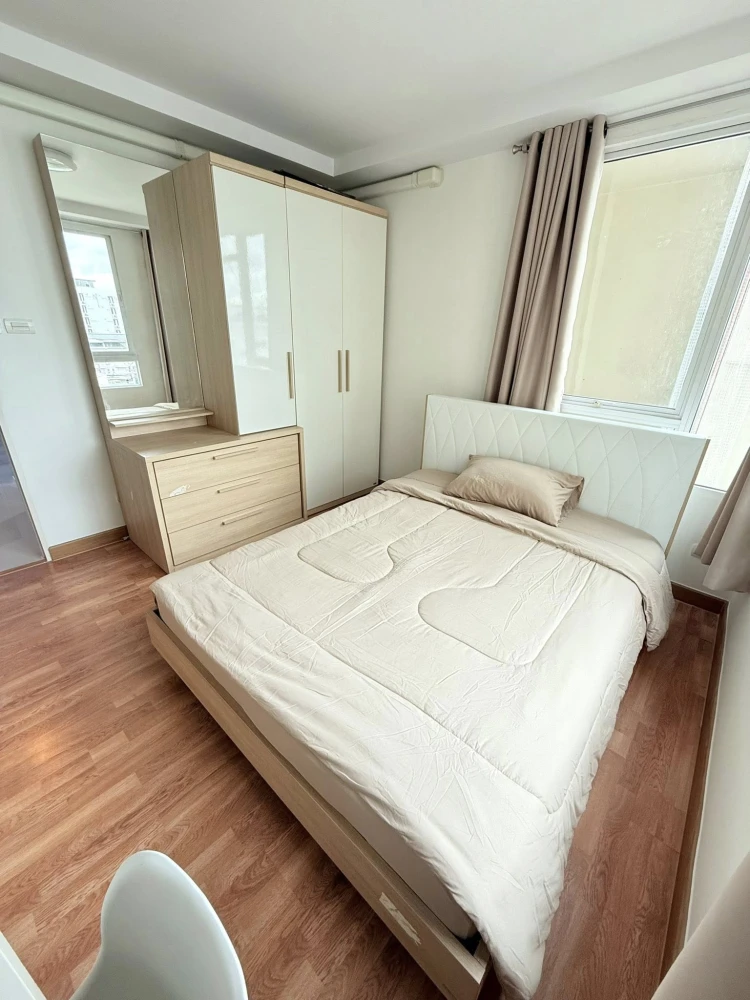Condo for rent at Ivy Ratchada, a large, comfortable room with plenty of living space. Fully furnished, all in one place. Hurry and reserve now, don't