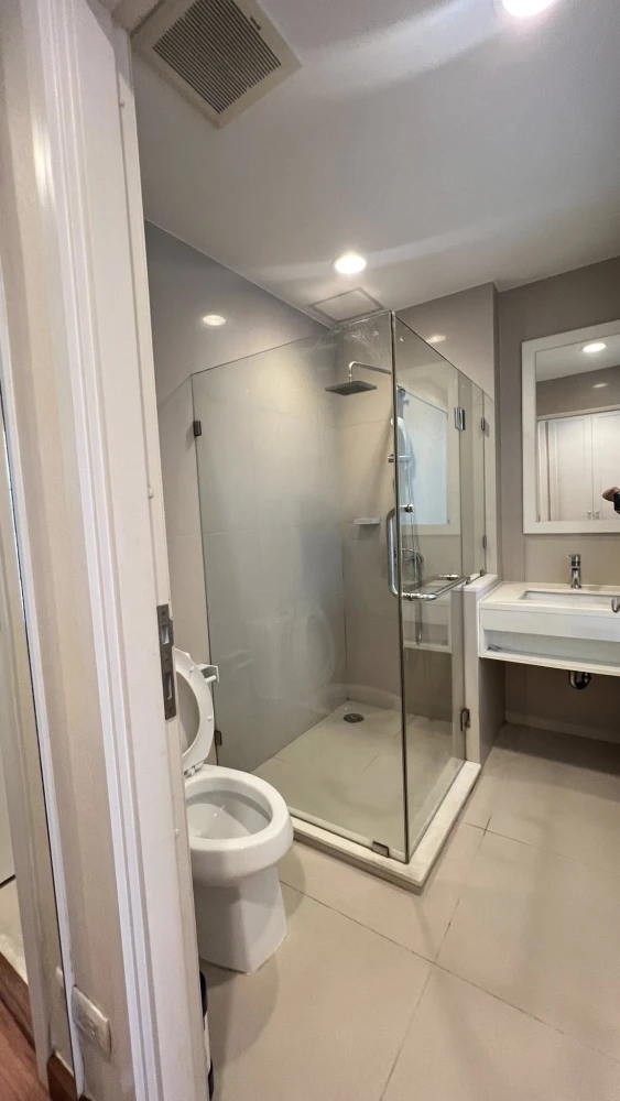 For rent: IVY Pinklao Condo, ready to move in, spacious and comfortable, fully furnished, washing machine included. Good like this, book now before yo