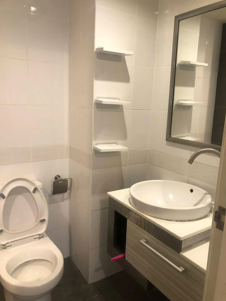 Condo for rent, Jw Don Mueang, convenient transportation, near the airport, near the source of food Meet all needs quickly.