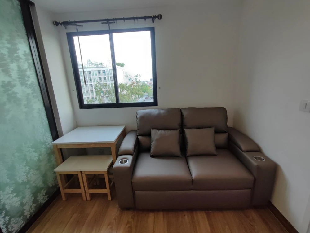 For rent: Kensington Sriracha Condo, spacious and comfortable room, fully furnished, complete with amenities. Book now before you miss out!!