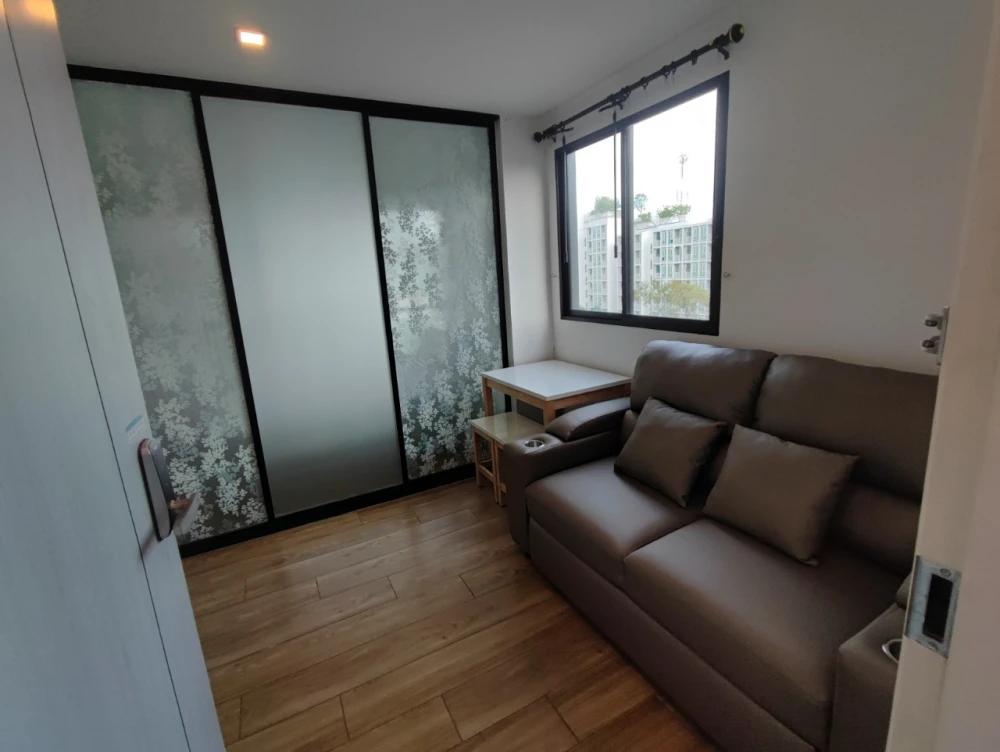For rent: Kensington Sriracha Condo, spacious and comfortable room, fully furnished, complete with amenities. Book now before you miss out!!