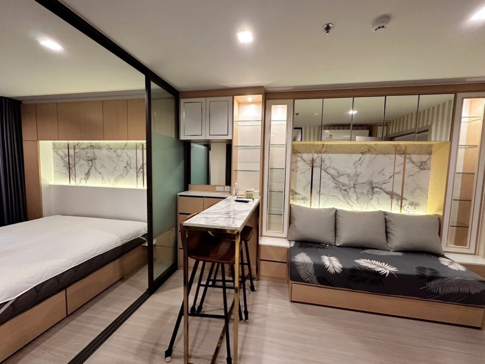 Condo for rent, Life Ladprao, spacious room, comfortable, high floor, built-in furniture, complete furniture, all here in one place, hurry and book no