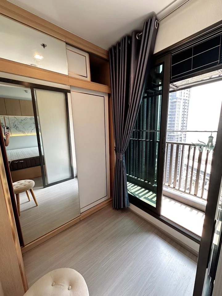 Condo for rent, Life Ladprao, spacious room, comfortable, high floor, built-in furniture, complete furniture, all here in one place, hurry and book no