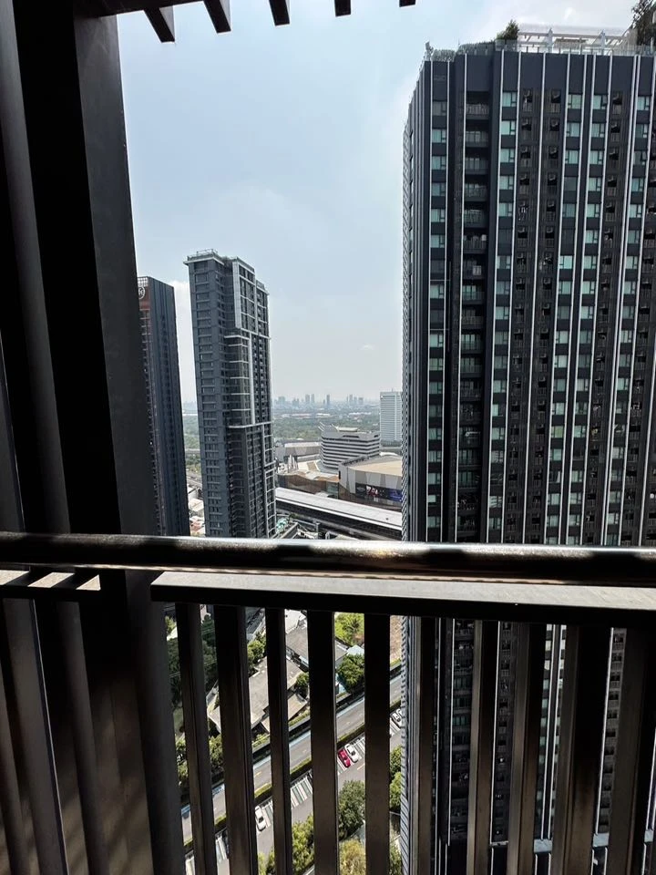 Condo for rent, Life Ladprao, spacious room, comfortable, high floor, built-in furniture, complete furniture, all here in one place, hurry and book no