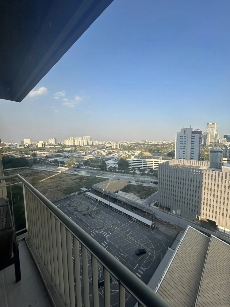 For rent: Lumpini Place Rama 9 condo, loft-style design, dark and cool, ideal height. Book now! Don't miss out!
