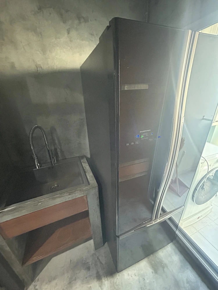 For rent: Lumpini Place Rama 9 condo, loft-style design, dark and cool, ideal height. Book now! Don't miss out!