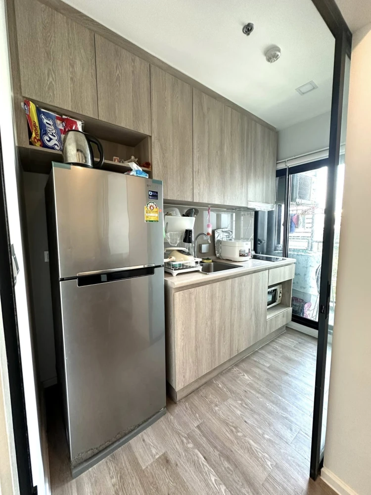 For rent: Modiz Sukhumvit 50 condo. The unit is partitioned into separate, well-defined zones. Great price! Book now, don't miss out!