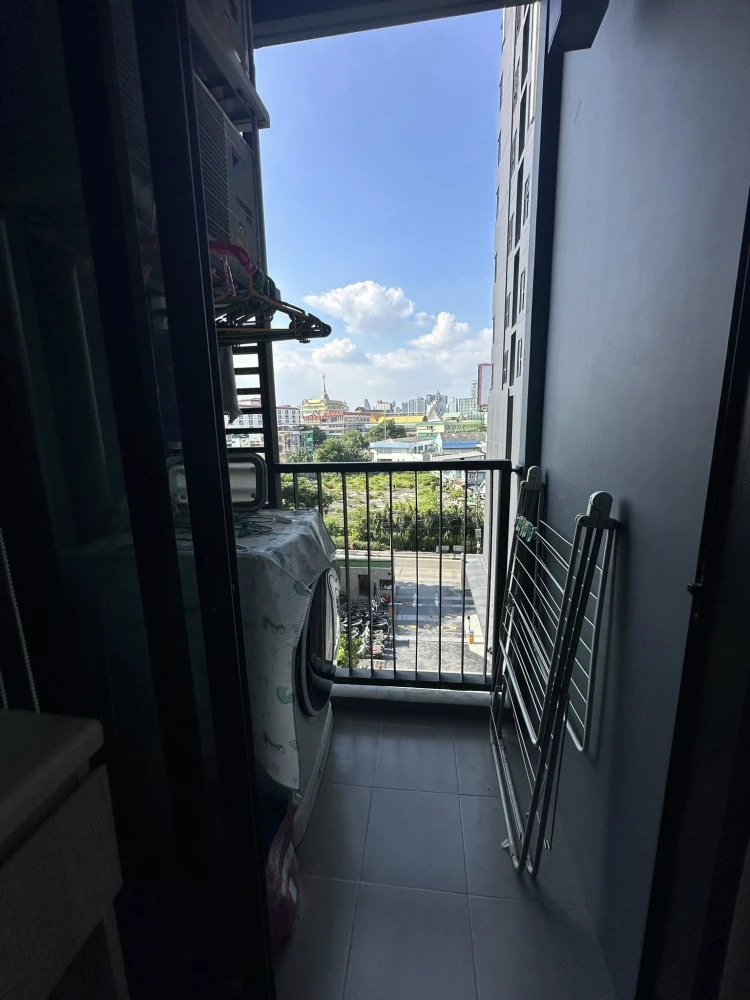 For rent: Modiz Sukhumvit 50 condo. The unit is partitioned into separate, well-defined zones. Great price! Book now, don't miss out!