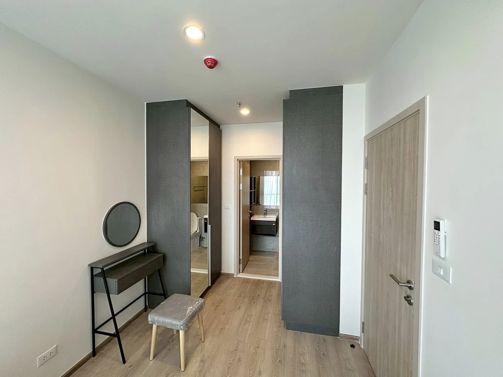Condo for rent, NUE District R9, corner unit, high floor, Rama 9 city view. Book now before it's too late!