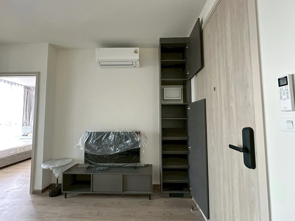Condo for rent, NUE District R9, corner unit, high floor, Rama 9 city view. Book now before it's too late!