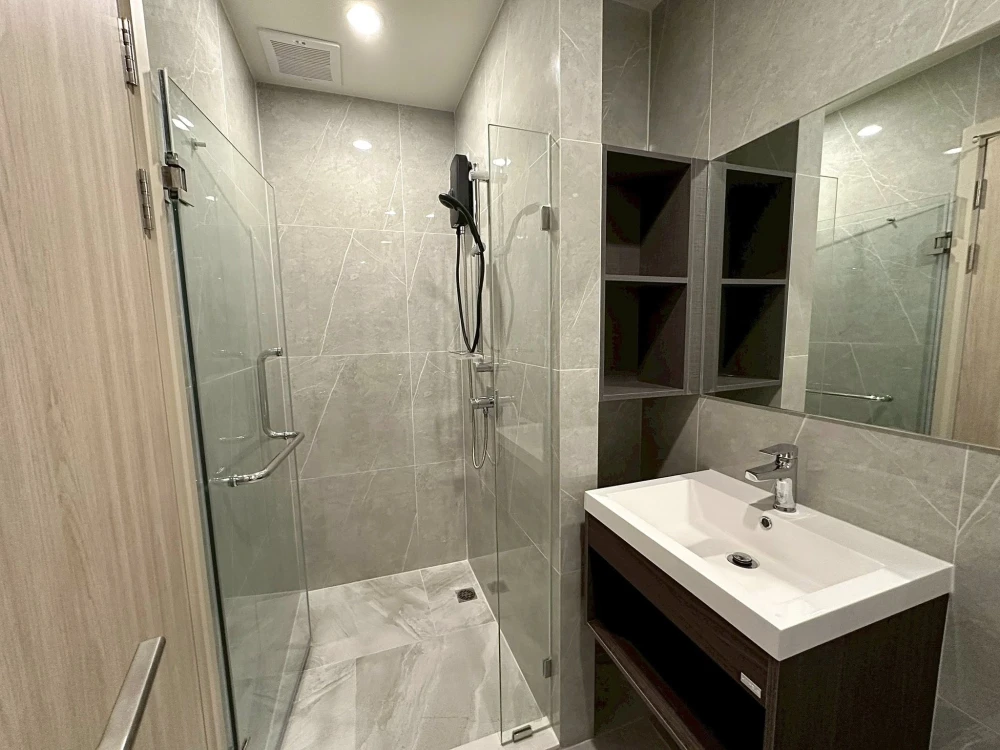 Condo for rent, NUE District R9, corner unit, high floor, Rama 9 city view. Book now before it's too late!