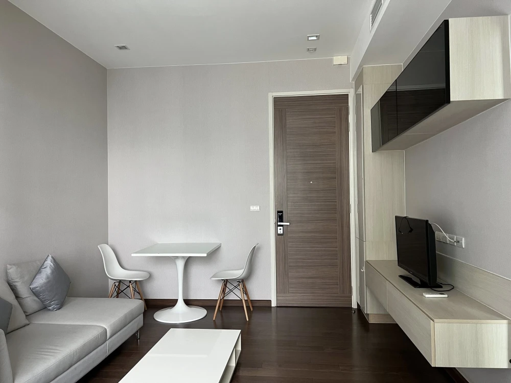 Condo for rent Q Asoke, 34th floor, fully furnished, ready to move in. I'm telling you, you shouldn't miss it.