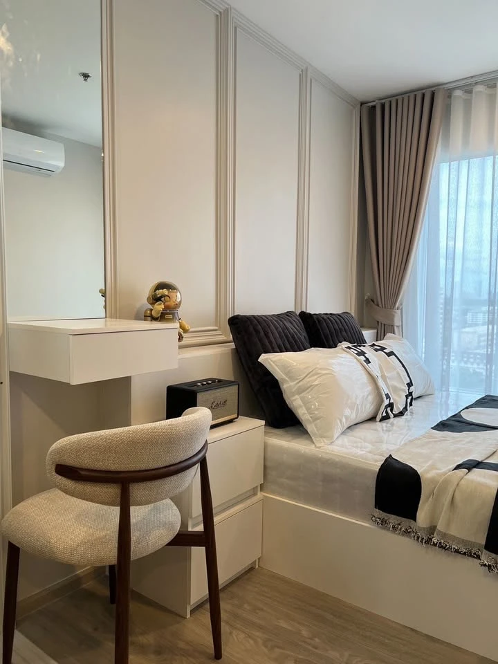 For rent: Regent Home Bangna condo. Beautifully decorated unit with high-quality built-in furniture. Excellent value. You absolutely must not miss thi