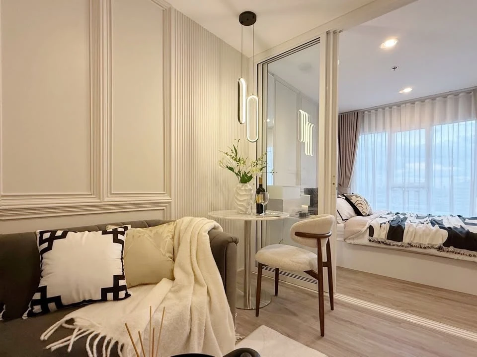 For rent: Regent Home Bangna condo. Beautifully decorated unit with high-quality built-in furniture. Excellent value. You absolutely must not miss thi