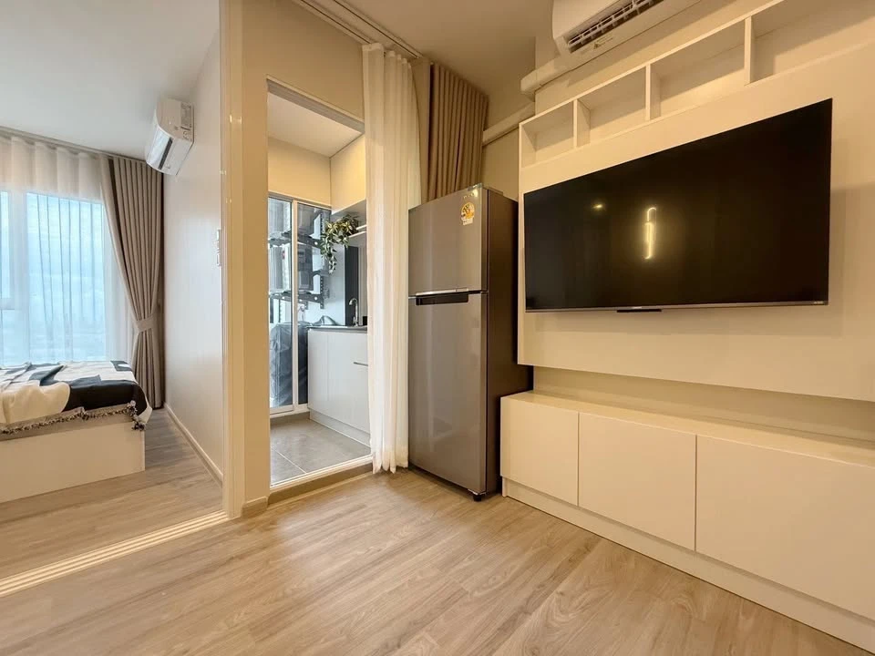 For rent: Regent Home Bangna condo. Beautifully decorated unit with high-quality built-in furniture. Excellent value. You absolutely must not miss thi