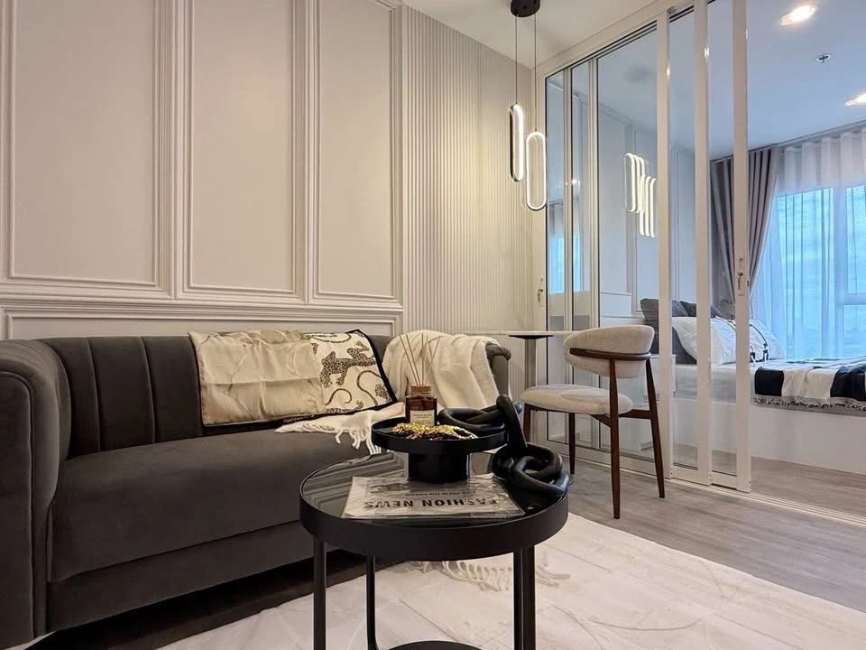 For rent: Regent Home Bangna condo. Beautifully decorated unit with high-quality built-in furniture. Excellent value. You absolutely must not miss thi
