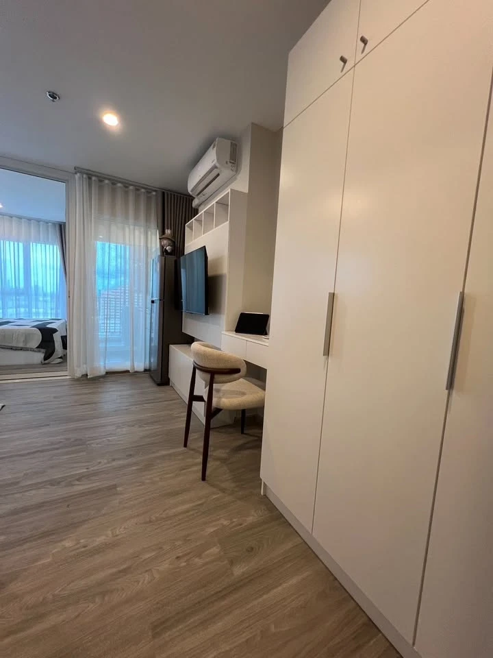 For rent: Regent Home Bangna condo. Beautifully decorated unit with high-quality built-in furniture. Excellent value. You absolutely must not miss thi
