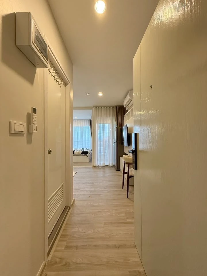 For rent: Regent Home Bangna condo. Beautifully decorated unit with high-quality built-in furniture. Excellent value. You absolutely must not miss thi