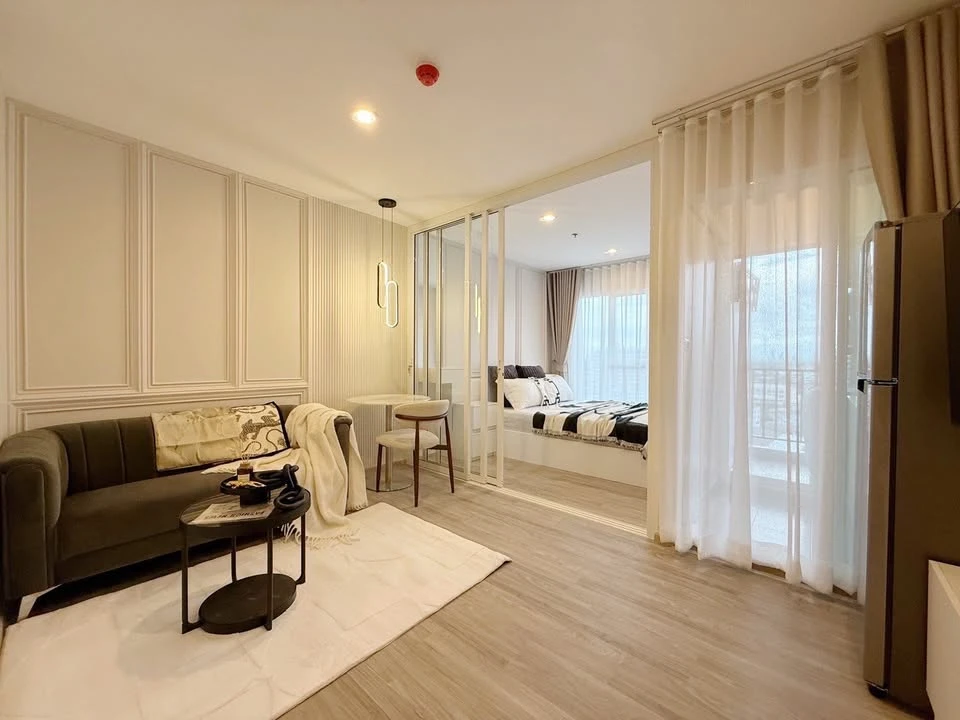 For rent: Regent Home Bangna condo. Beautifully decorated unit with high-quality built-in furniture. Excellent value. You absolutely must not miss thi