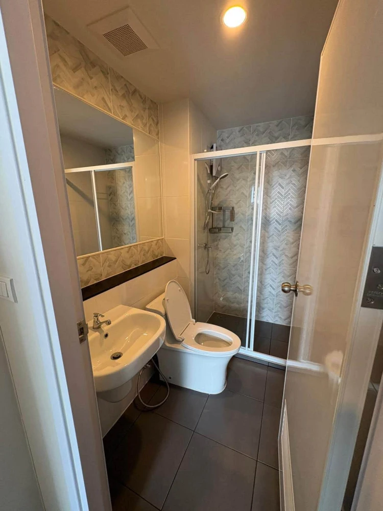 Condo for rent, Regent Home Wuttakat. Nice room, complete amenities. Book now, don't miss this opportunity!