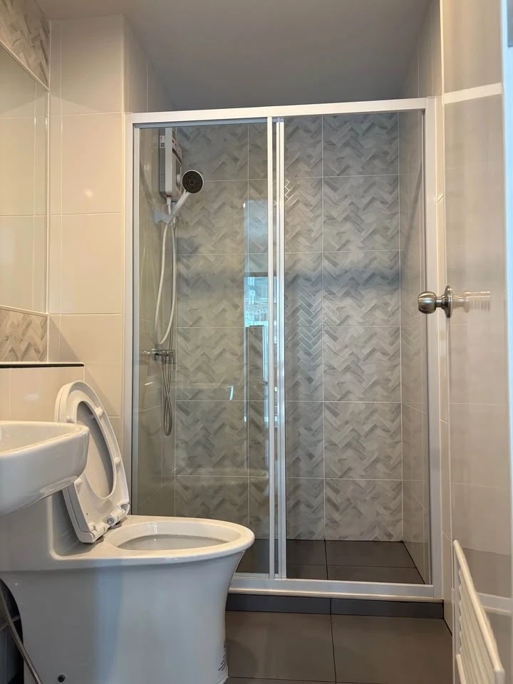 For rent: Regent Home Wuttakat condo. Nice unit, fully furnished with appliances, on the 32nd floor with great views. Book now!