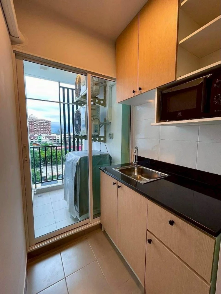 For rent: Regent Home Bangna condo, corner unit, quiet and private, 7th floor, unobstructed view. Book now!