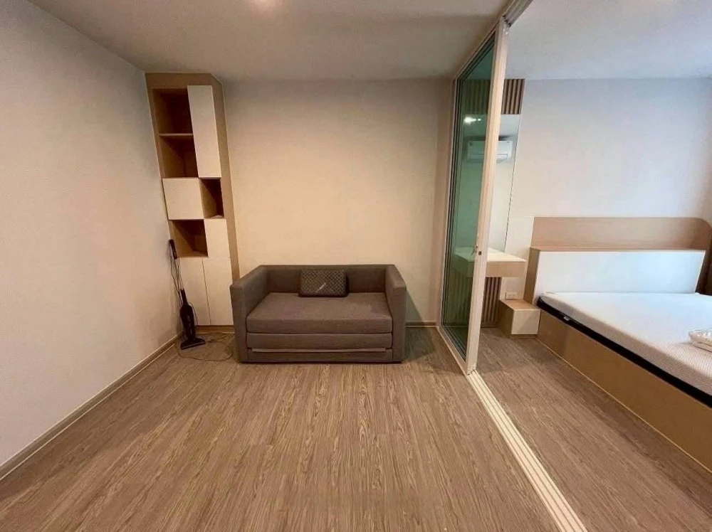For rent: Regent Home Bangna condo, corner unit, quiet and private, 7th floor, unobstructed view. Book now!