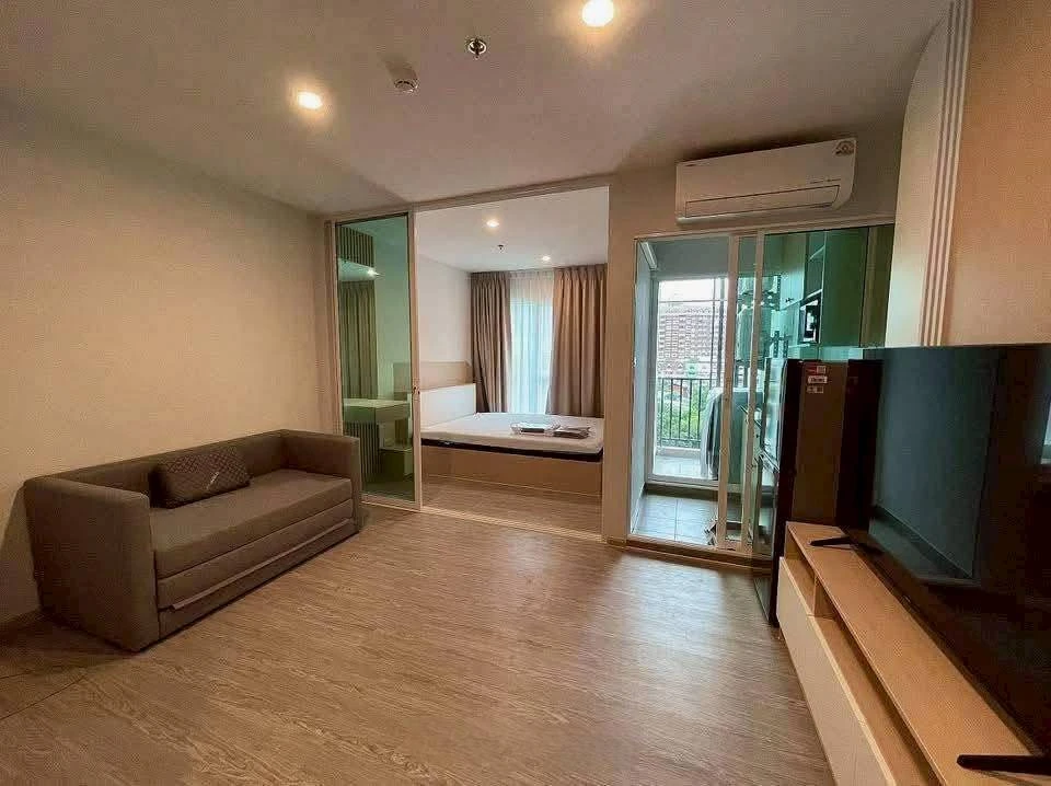 For rent: Regent Home Bangna condo, corner unit, quiet and private, 7th floor, unobstructed view. Book now!