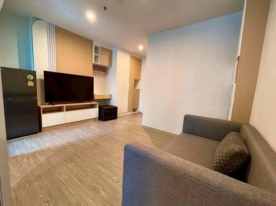 For rent: Regent Home Bangna condo, corner unit, quiet and private, 7th floor, unobstructed view. Book now!