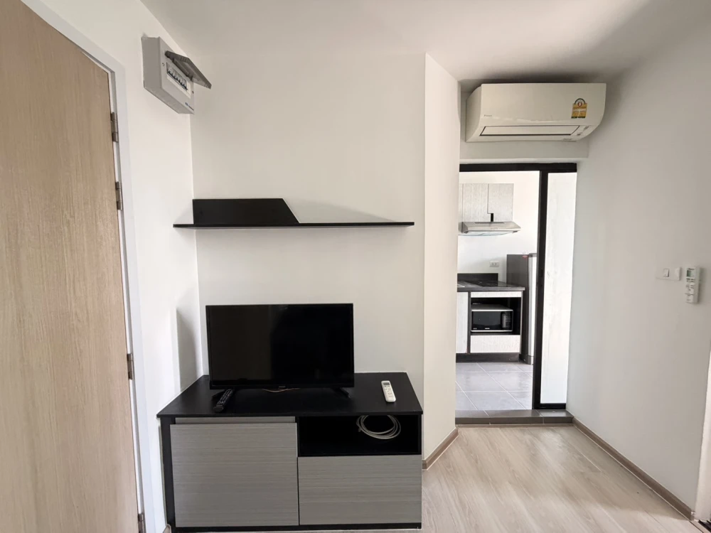 Condo for rent at Rise Rama 9. The unit is partitioned into separate, clearly defined zones. Great value! Book now, don't miss out!
