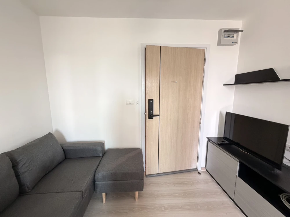 Condo for rent at Rise Rama 9. The unit is partitioned into separate, clearly defined zones. Great value! Book now, don't miss out!