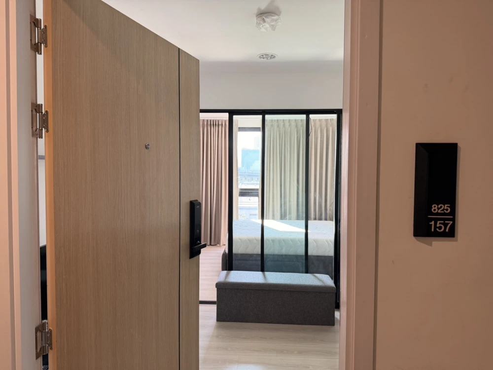 Condo for rent at Rise Rama 9. The unit is partitioned into separate, clearly defined zones. Great value! Book now, don't miss out!