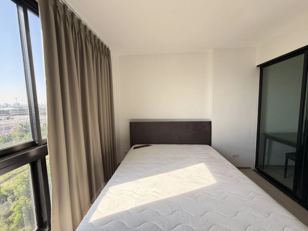 Condo for rent at Rise Rama 9. The unit is partitioned into separate, clearly defined zones. Great value! Book now, don't miss out!