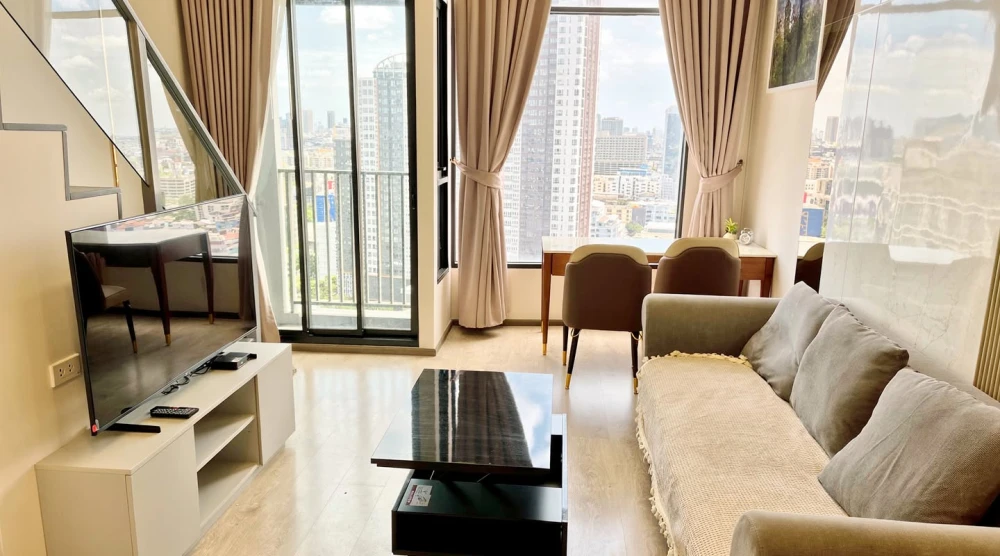 For rent: Soho Bangkok Ratchada condo. Nicely decorated, partitioned into separate areas (Duo Space), with high-quality built-in furniture. Move in so