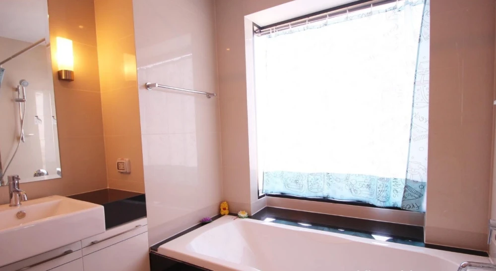 For rent: Supalai Premier Ratchathewi condo. Spacious and comfortable unit with ample living space. Convenient and fully equipped. Book now!