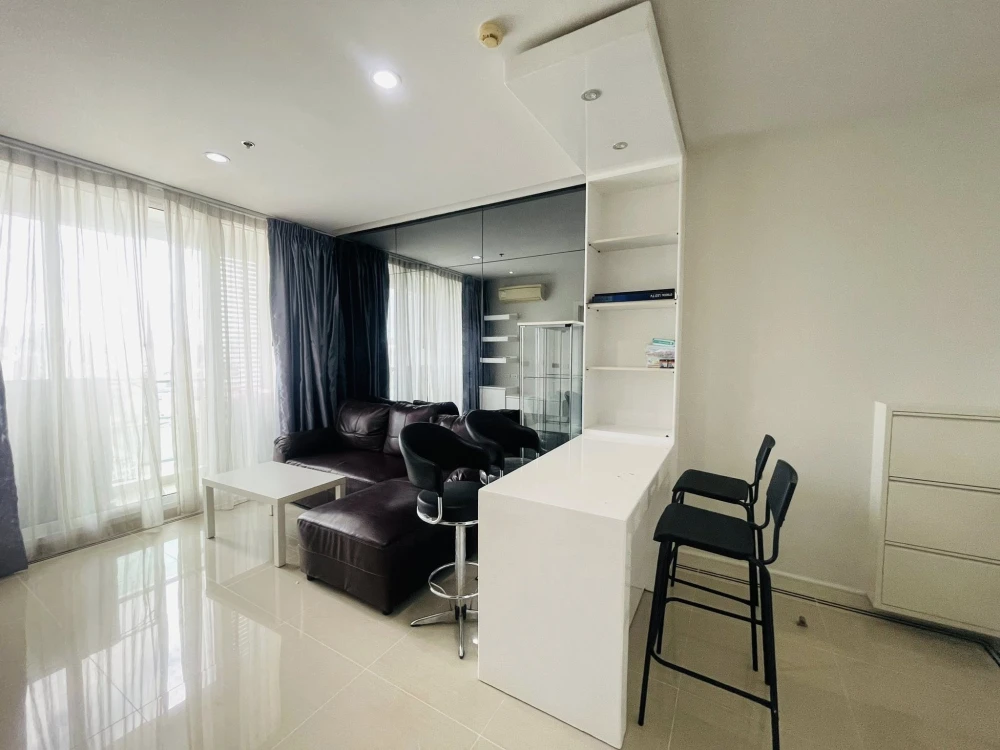 Condo for rent, TC Green, ready to move in, spacious and comfortable, high floor, pool view, great deal, hurry and reserve now++