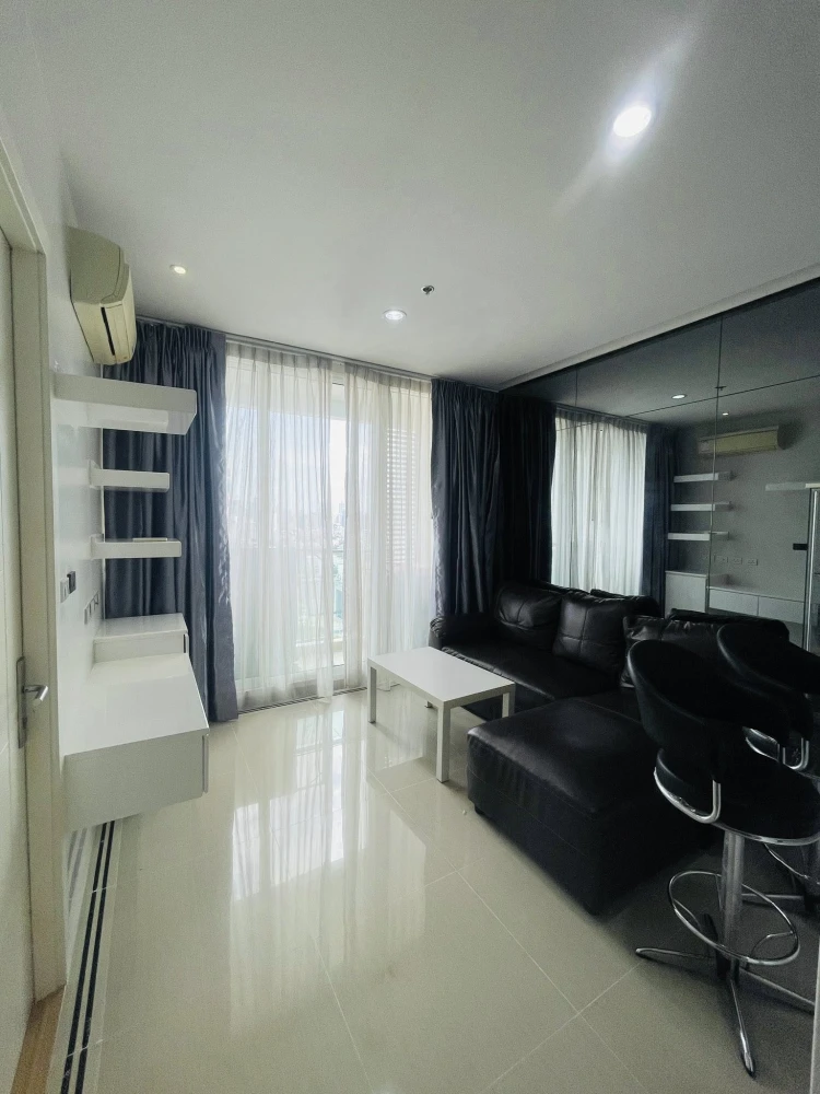 Condo for rent, TC Green, ready to move in, spacious and comfortable, high floor, pool view, great deal, hurry and reserve now++