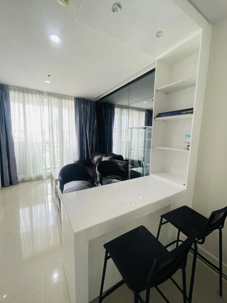 Condo for rent, TC Green, ready to move in, spacious and comfortable, high floor, pool view, great deal, hurry and reserve now++