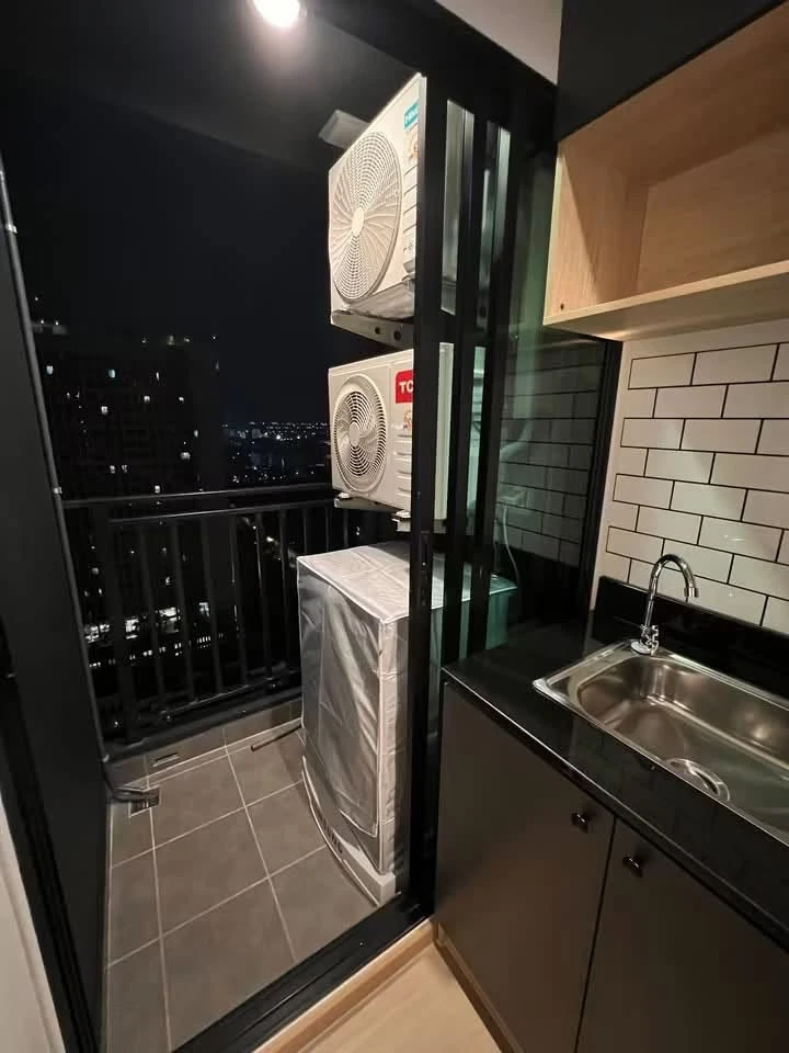 For rent: Terra Residence condo, 29th floor, high floor, beautiful view, fully furnished with built-in cabinets and appliances, ready to move in. Don'