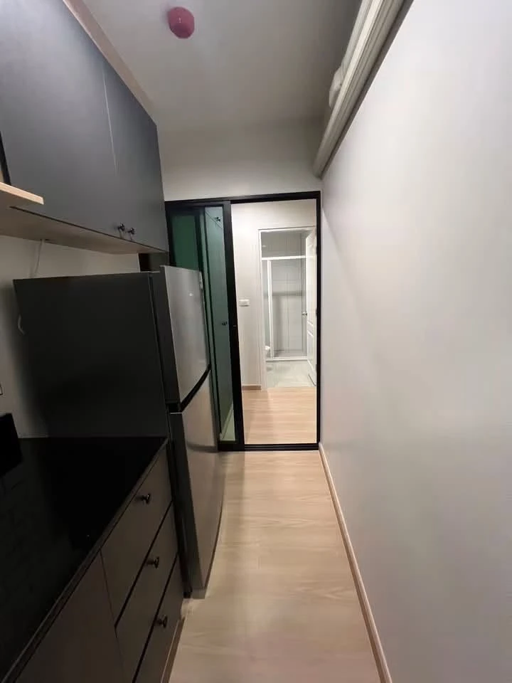 For rent: Terra Residence condo, 29th floor, high floor, beautiful view, fully furnished with built-in cabinets and appliances, ready to move in. Don'