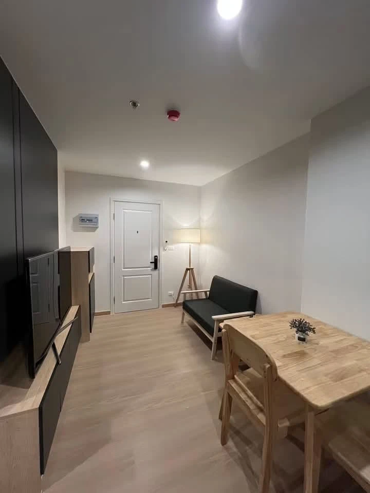 For rent: Terra Residence condo, 29th floor, high floor, beautiful view, fully furnished with built-in cabinets and appliances, ready to move in. Don'