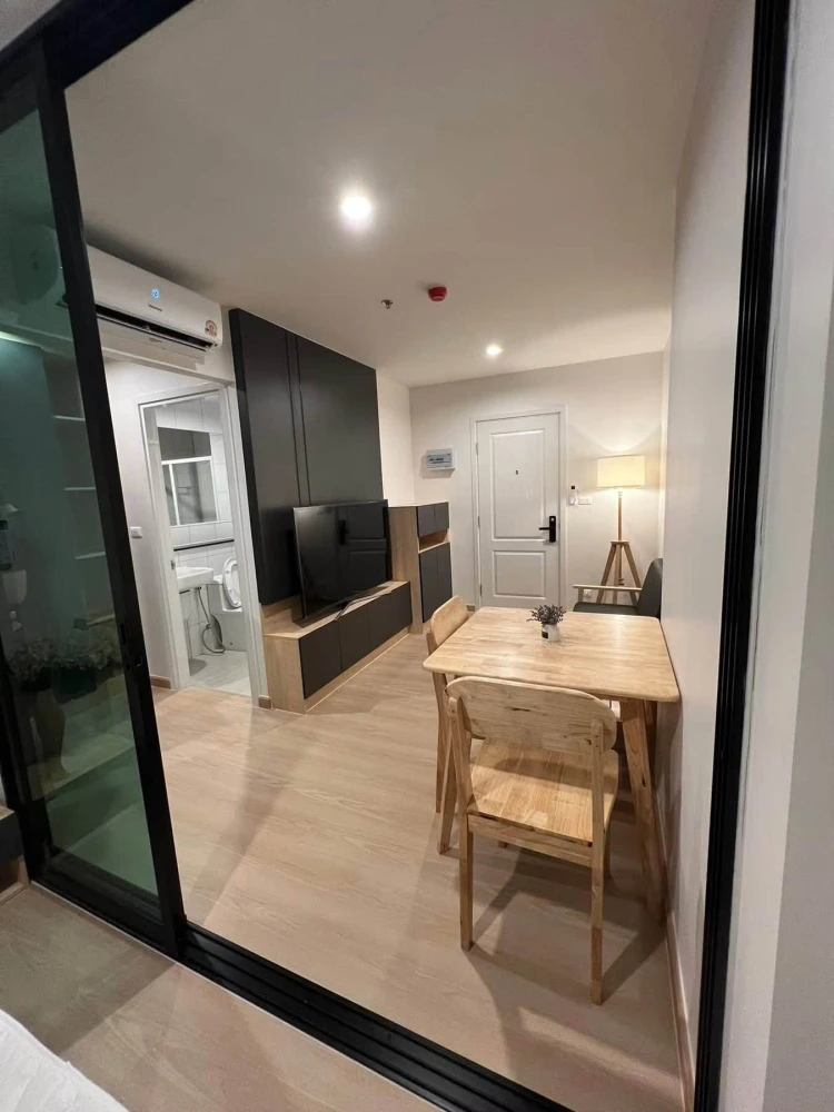 For rent: Terra Residence condo, 29th floor, high floor, beautiful view, fully furnished with built-in cabinets and appliances, ready to move in. Don'