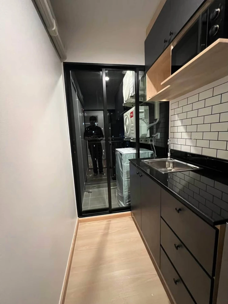 For rent: Terra Residence condo, 29th floor, high floor, beautiful view, fully furnished with built-in cabinets and appliances, ready to move in. Don'