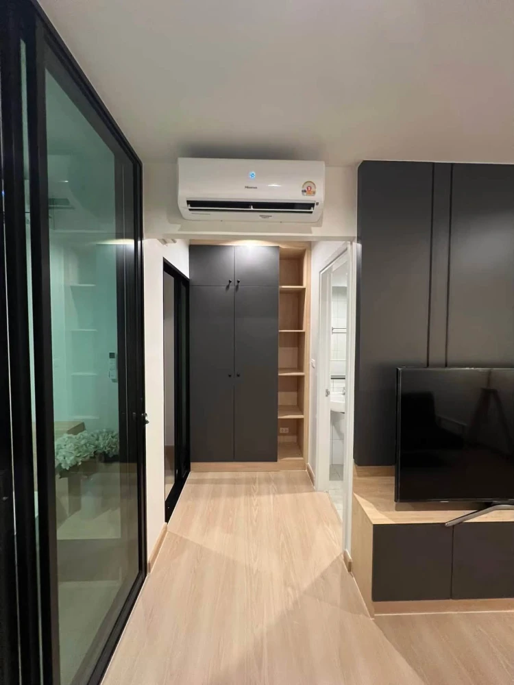 For rent: Terra Residence condo, 29th floor, high floor, beautiful view, fully furnished with built-in cabinets and appliances, ready to move in. Don'