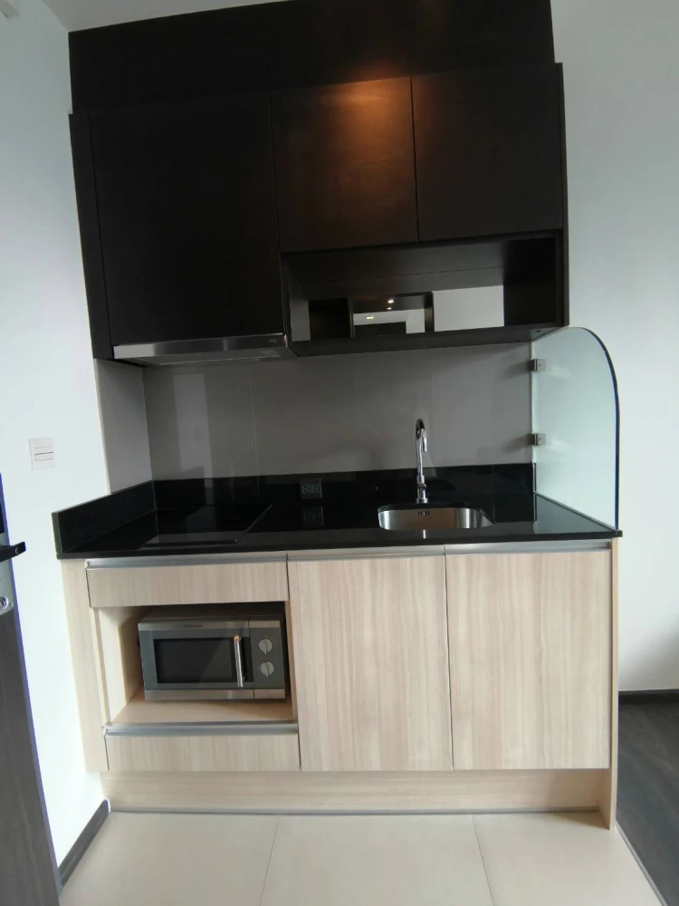 Condo for rent The Edge Sukhumvit 23, next to BTS and MRT Sukhumvit, fully furnished, reserve now!